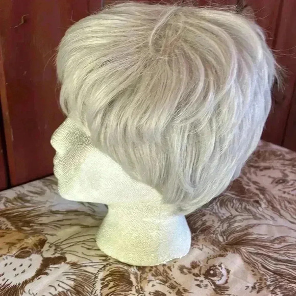 Vintage Wig Grey White Platinum Short Layered Unisex Costume 60s 70s - Picture 2 of 5